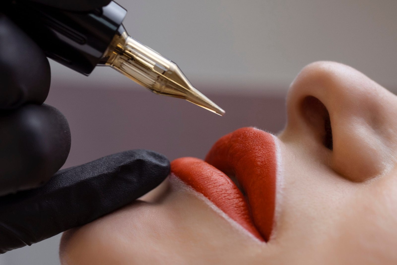 Lip Blush zvýrazní prirodzenú farbu pier Lip Blush zvýrazní prirodzenú farbu pier